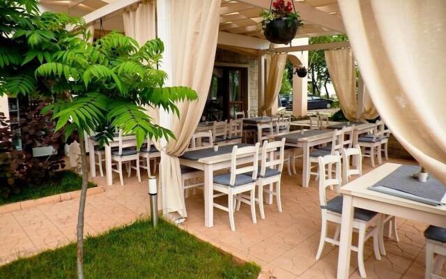 Paradise Bay Hotel