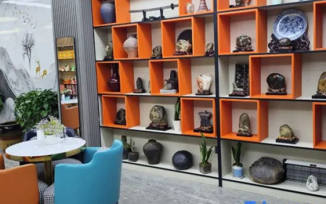 Ease Hotel (Linxia Central Square)