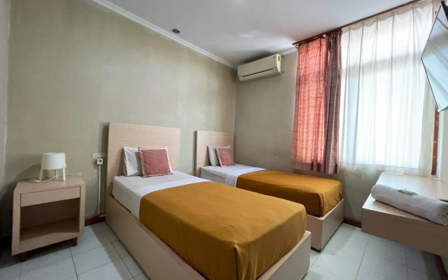 OYO 3819 Hotel Winotosastro