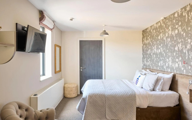 The Lodge Hotel