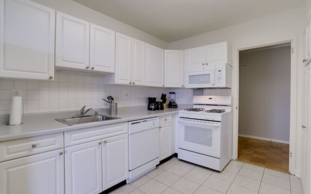 Prime Location Apartment at Crystal City