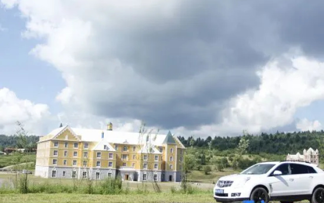 Ya'oulong Castle Hotel
