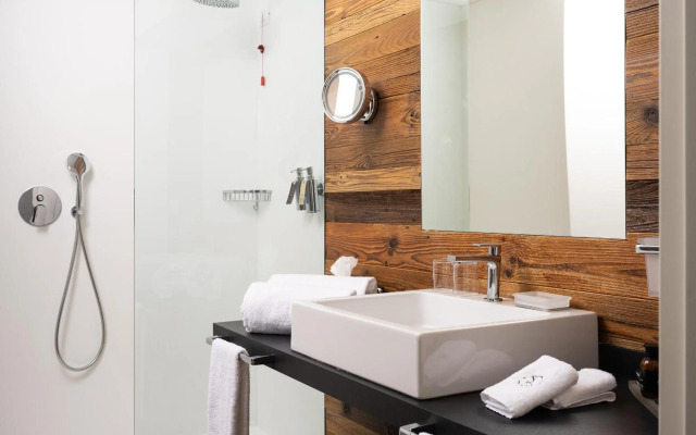 Montana Lodge & Spa, by R Collection Hotels