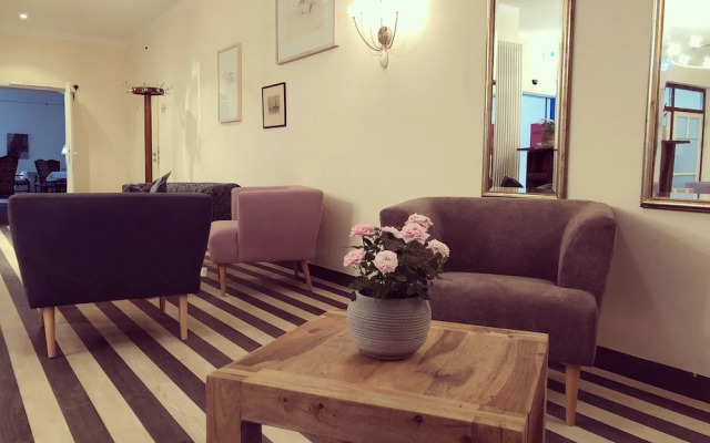 HOTEL alter Landsitz