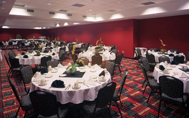 Holiday Inn Pewaukee - Milwaukee West by IHG