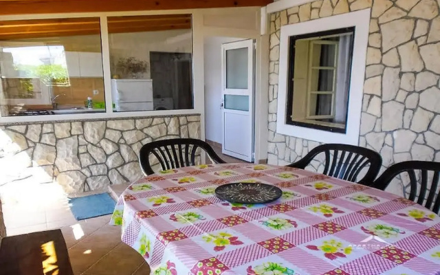 2 Bed Flat - Sleeps 8 - Parking - Wifi