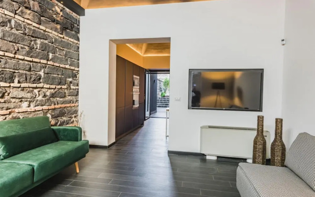 Leone Apartment With Garden by Wonderful Italy