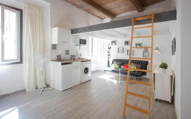 GregBnb-com - Filet suspendu ! - PARKING INCLUS - CLIMATISÉ - WIFI -15min Gare