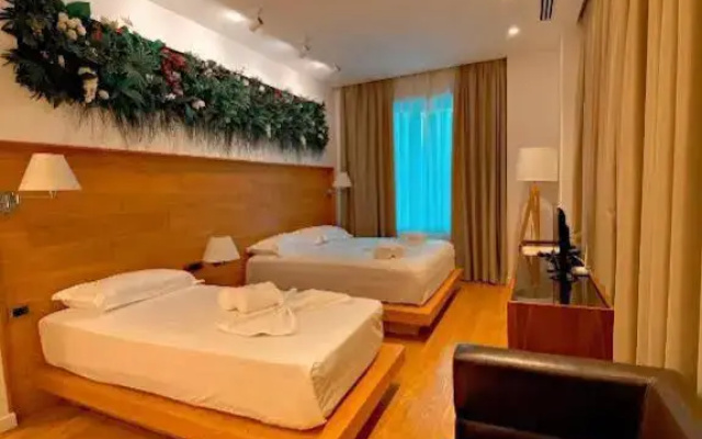 Crown Boutique Hotel