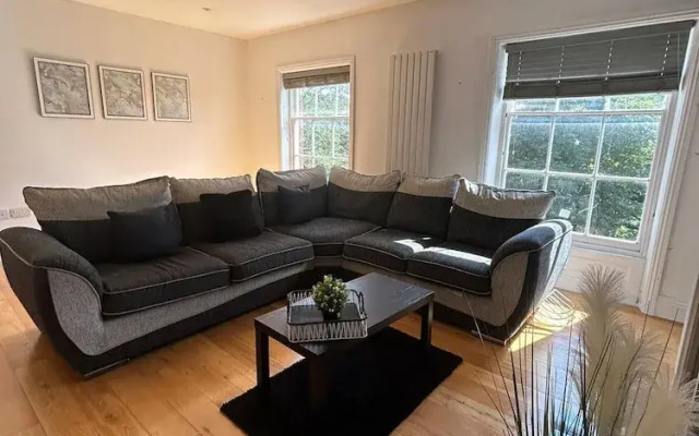AMAZING CENTRAL 3 bed REFURB sleeps 5