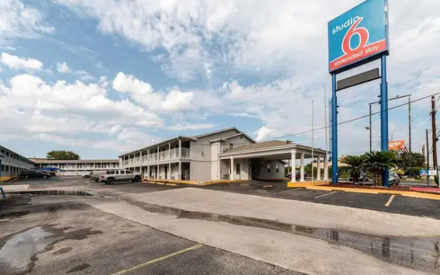 Studio 6 San Antonio, TX - Fort Sam Houston Area