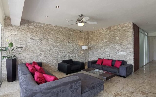 Magia Beachside Apartment by Bvr