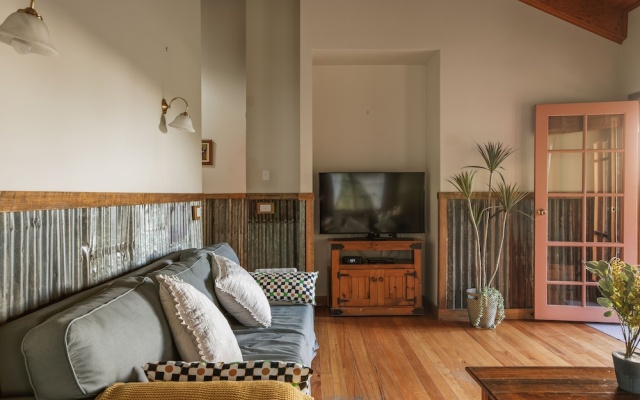 StayAU Sunset Cottage 2BR Farm Retreat – Guest Rooms – Melbourne