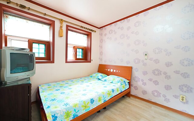Hongcheon White House Pension