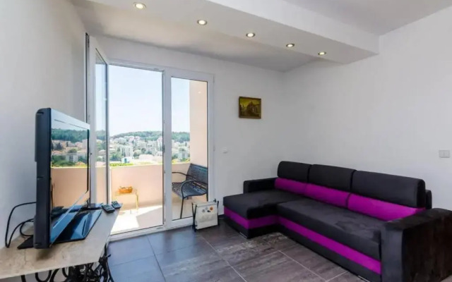 Spacious 80m2 place, great views:-) 2 bedrooms !