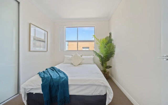 Modern and Spacious Resort-Style Home – Guest Rooms – Sydney