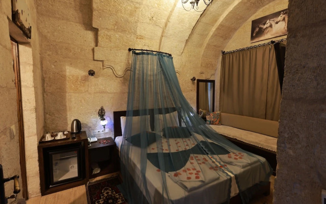 Tafana Cave & Stone Lodge