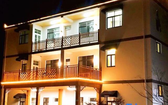YiJiang ChunShe Guesthouse