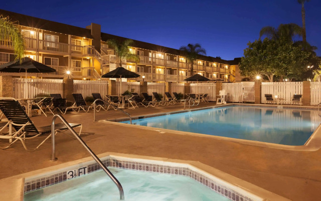 Ramada by Wyndham Costa Mesa/Newport Beach