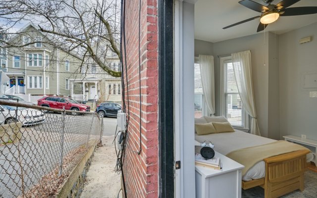 Cozy Somerville Studio: 2 Mi to Boston, Walk to T!