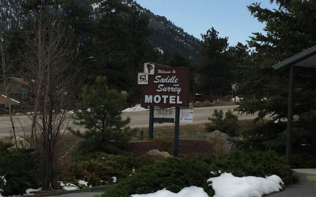 Saddle & Surrey Motel
