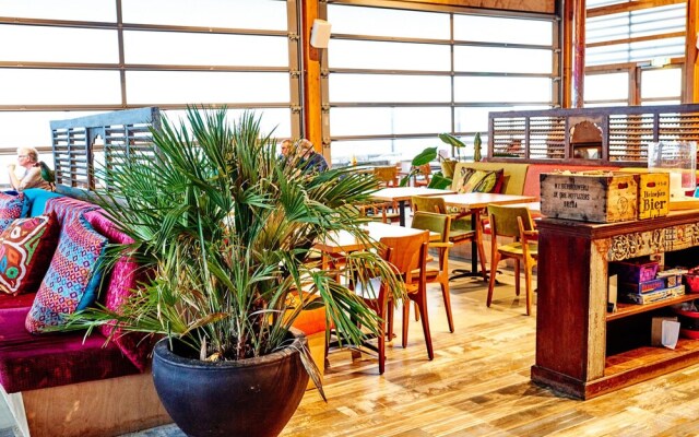 Trendy Lodge With Dishwasher Near the Sea