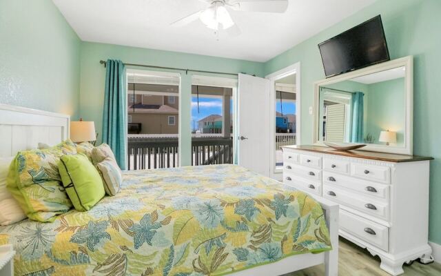 Always Sunny 3 Bedroom Home by RedAwning