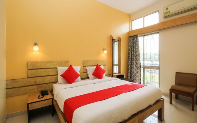 OYO 15198 Hotel Ranjeet
