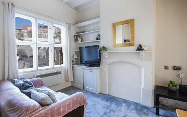 Centrally-located Flat in Stunning Period Building