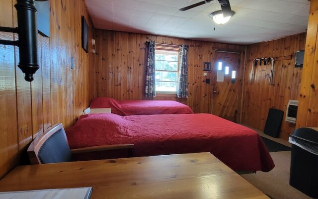 Two Rivers Motel and Cabins