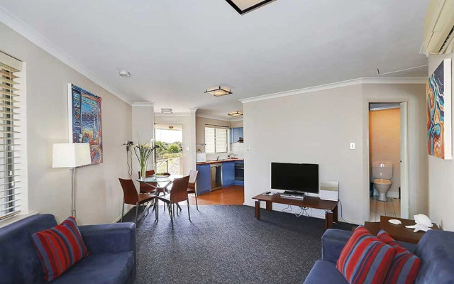 Scarborough Beach Front Resort - Shell Seven