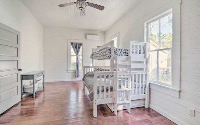 Charming 100-year-old Home < 1 Mi to Downtown