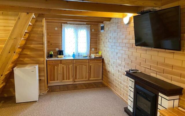 Еднофамилна дървена къщичка