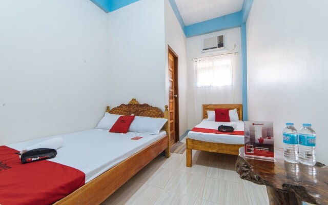 RedDoorz Near Lucap Wharf Alaminos