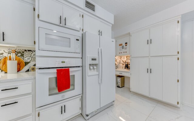 Spacious Jacksonville Home: 6 Mi to Downtown!