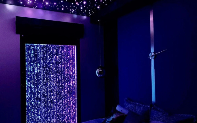 Apartments in Sky Tower with Bathtub near the window