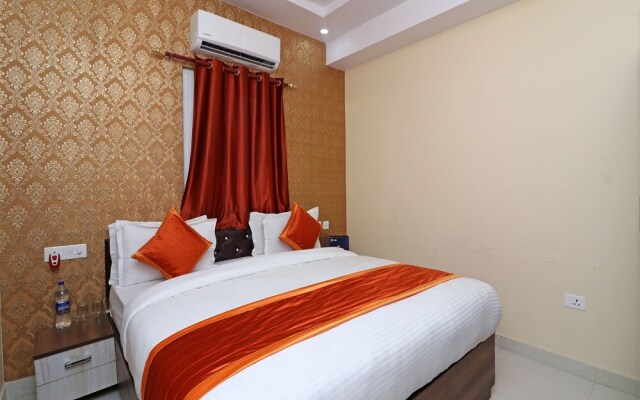 Collection O 13233 Grand Inn