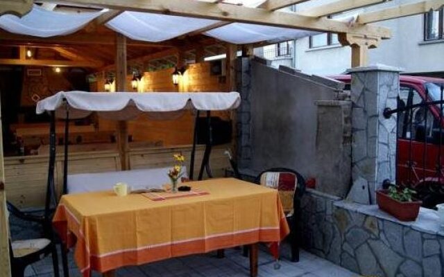 Kastela Guest House