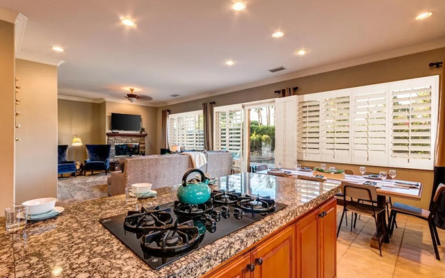 Palm Grove by AvantStay | 15mins From Coachella - Desert Villa - Sleeps 14