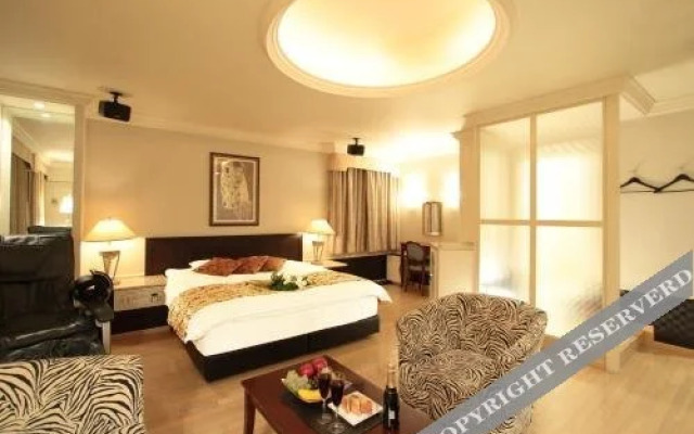 Pacela (Love Hotel)