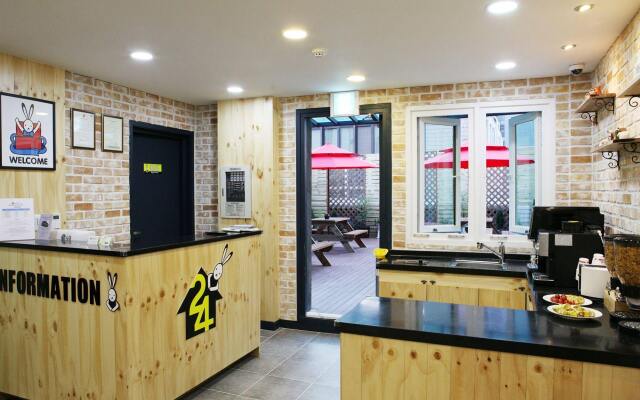 24 Guesthouse Myeongdong Avenue