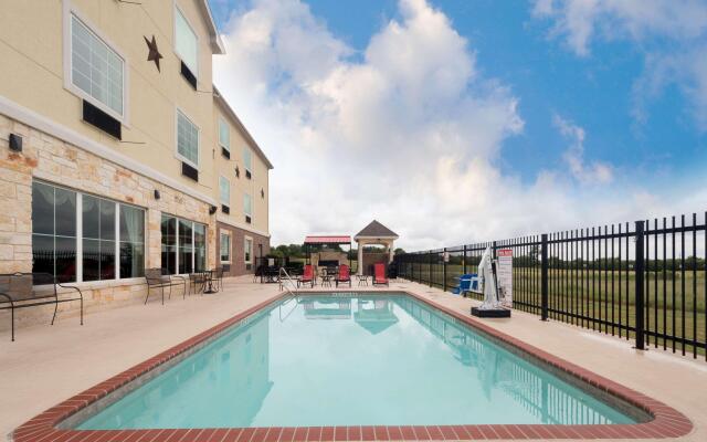 Comfort Inn & Suites Gatesville near Fort Cavazos