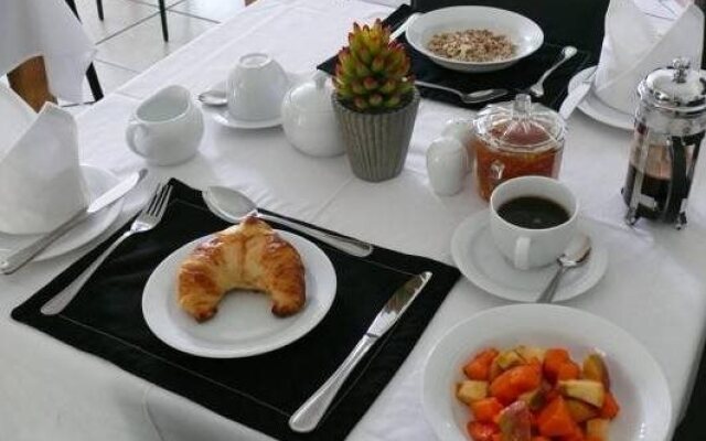 NO66 Sandton Lodge