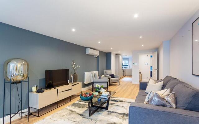 The Carlyle - Elegant Serviced Apartments