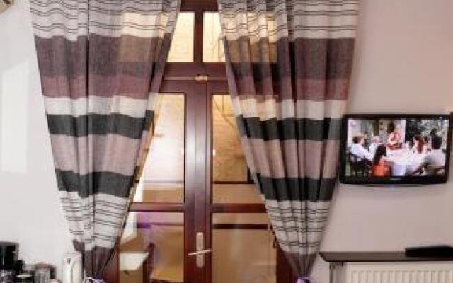 Enetiko Rooms