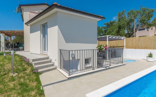 Modernly Equipped Holiday House Near Rovinj With Private Pool for 6 Person