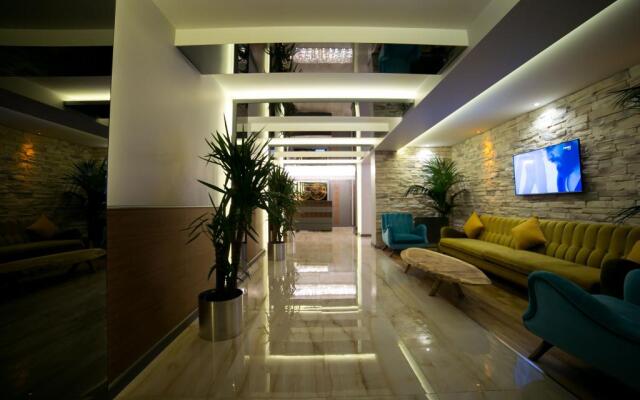 Anka City Suit Flat