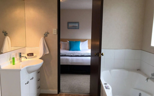 Hacienda Motor Lodge
