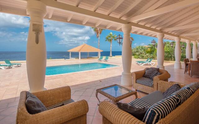 ? Colonial Dream ? Luxury Ocean Front Villa