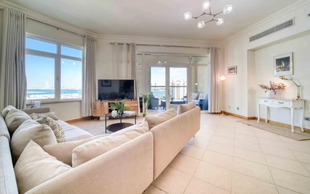 Chic Beachside 3BR Living at the Palm